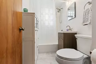 2009 Keeney St, Evanston, IL 60202 - Photo 8