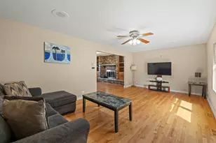 1300 Wolff Ave, Elgin, IL 60123 - Photo 4