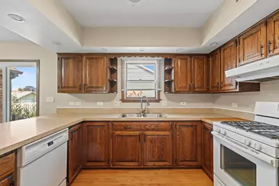 1300 Wolff Avenue, Elgin, IL 60123 - Photo 30
