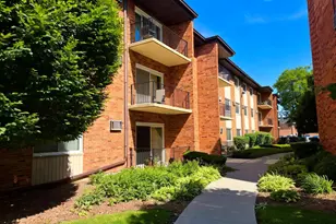 9723 S Keeler Ave, Oak Lawn, IL 60453 - Photo 2