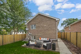 8850 S Mozart Ave, Evergreen Park, IL 60805 - Photo 22