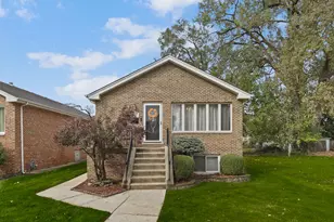 8850 S Mozart Ave, Evergreen Park, IL 60805 - Photo 2