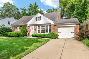 915 N Pine Ave, Arlington Heights, IL 60004 - Photo 2