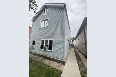 2427 S Christiana Avenue, Chicago, IL 60623 - Photo 2