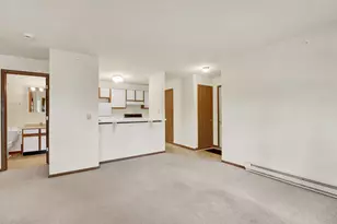 330 Leah Ln, Woodstock, IL 60098 - Photo 6