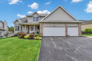 805 Doral Dr, Marengo, IL 60152 - Photo 1