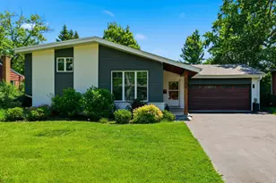 689 Timber Hill Rd, Deerfield, IL 60015 - Photo 1