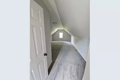 583 S Lasalle Avenue, Aurora, IL 60505 - Photo 8