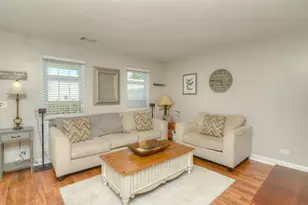 1265 Downing St, Roselle, IL 60172 - Photo 4