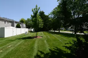 1265 Downing St, Roselle, IL 60172 - Photo 28