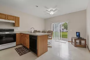 2549 Lincoln Park Ct, Crest Hill, IL 60403 - Photo 8