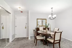 250 W Parliament Pl, Mount Prospect, IL 60056 - Photo 4