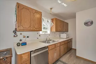 930 Meadowbrook Rd, Elwood, IL 60421 - Photo 8