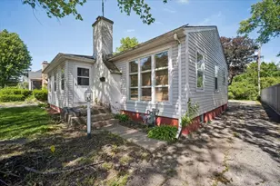 735 Prairie Ave, Barrington, IL 60010 - Photo 2