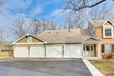 10 Waterbury Lane #M2, Schaumburg, IL 60193 - Photo 2