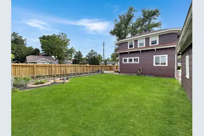 904 S McKinley Avenue, Freeport, IL 61032 - Photo 2