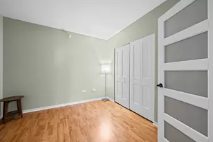 807 Davis St, Evanston, IL 60201 - Photo 8