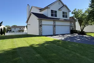 470 Prairie Knoll Dr, Poplar Grove, IL 61065 - Photo 2