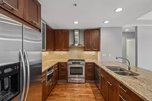 240 E Illinois St, Chicago, IL 60611 - Photo 8