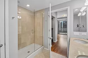 240 E Illinois St, Chicago, IL 60611 - Photo 14