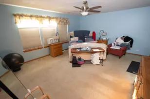 990 Wilkinson Ln, North Aurora, IL 60542 - Photo 20