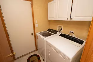 990 Wilkinson Ln, North Aurora, IL 60542 - Photo 12