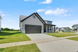 19 Meadow Dr, Monticello, IL 61856 - Photo 2