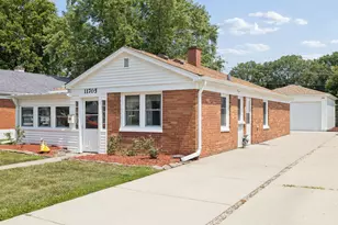 11705 S Meadow Ln Dr, Merrionette Park, IL 60803 - Photo 2