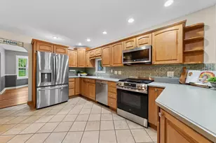770 Highland Ave, Glen Ellyn, IL 60137 - Photo 6