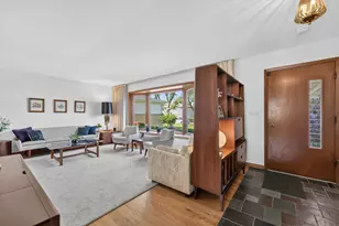 89 S Clarendon Ave, Addison, IL 60101 - Photo 6