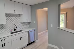 2992 Heatherwood Ct, Schaumburg, IL 60194 - Photo 8
