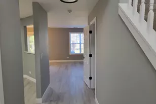 2992 Heatherwood Ct, Schaumburg, IL 60194 - Photo 2