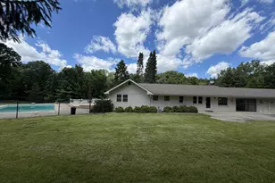 1842 Thomas Atkinson Rd, Inverness, IL 60067 - Photo 2