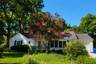 809 Woodlawn Dr, Dekalb, IL 60115 - Photo 2