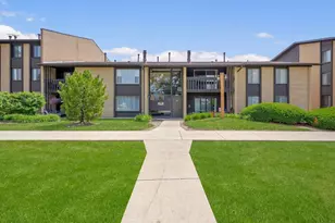 6176 Knoll Ln Ct, Willowbrook, IL 60527 - Photo 1