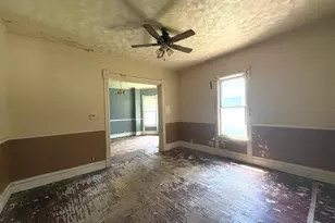 1211 N Park St, Streator, IL 61364 - Photo 2