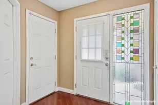 949 Ridgefield Ln, Wheeling, IL 60090 - Photo 8