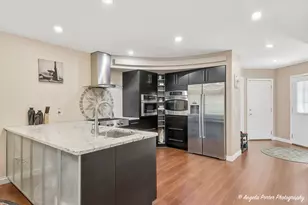 949 Ridgefield Ln, Wheeling, IL 60090 - Photo 2