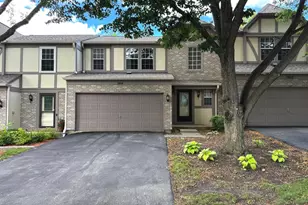 1404 W Sapphire Dr, Hoffman Estates, IL 60192 - Photo 2