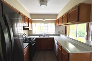 1404 W Sapphire Dr, Hoffman Estates, IL 60192 - Photo 6