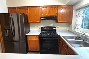 1404 W Sapphire Dr, Hoffman Estates, IL 60192 - Photo 10