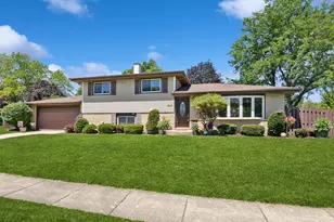 1212 Rose Ct, Bartlett, IL 60103 - Photo 2
