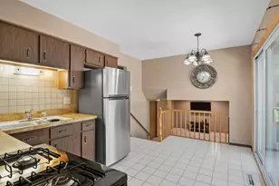 1212 Rose Ct, Bartlett, IL 60103 - Photo 8
