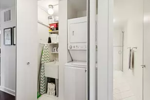 200 E Delaware Pl, Chicago, IL 60601 - Photo 26