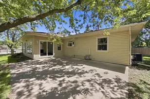 1644 Bayberry Ln, Sycamore, IL 60178 - Photo 4