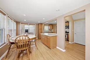 933 Lebanon St, Aurora, IL 60505 - Photo 8