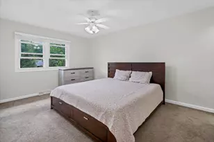 1820 Claremont Rd, Hoffman Estates, IL 60169 - Photo 14