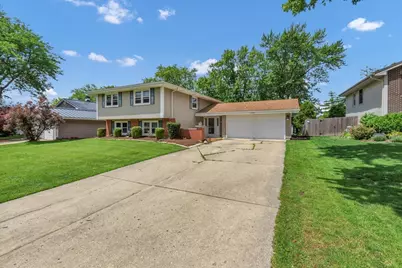 1820 Claremont Road, Hoffman Estates, IL 60169 - Photo 2