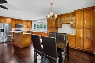 1820 Claremont Rd, Hoffman Estates, IL 60169 - Photo 8