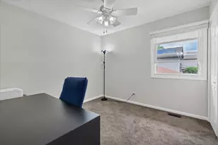 1820 Claremont Rd, Hoffman Estates, IL 60169 - Photo 18